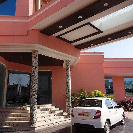 Hardik Resort Орчха Экстерьер фото