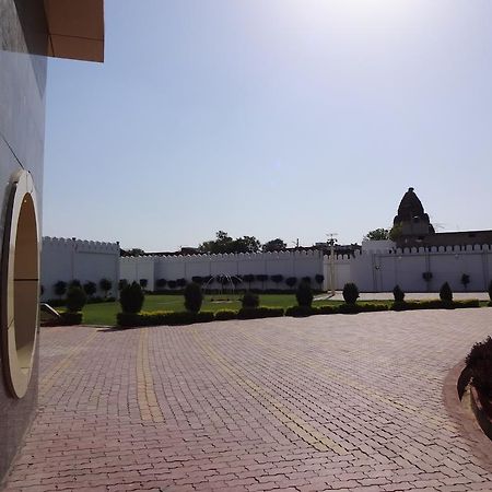 Hardik Resort Орчха Экстерьер фото